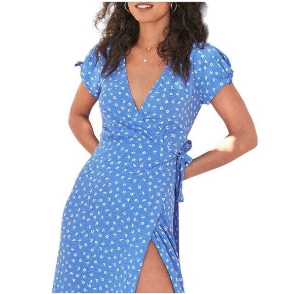 Lulus Maretta Blue and White Floral Print Wrap Midi Dress XS NWT Tie - Picture 3 of 13